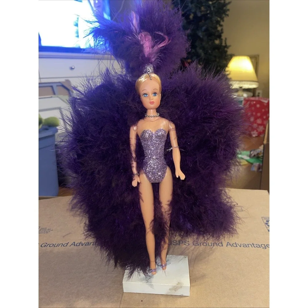 1979 Las Vegas Fiona Originals Show Girl Doll‎ Blonde w/ Purple Feathers 15